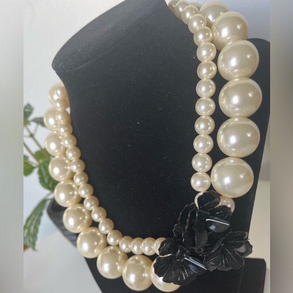 Gorgeous pearl necklace and bracelet set - Picture 3 of 4